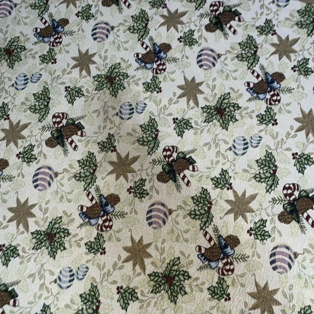 Vintage Christmas Matelassé Holly Leaves & Berries Holiday Table Cloth 63.6”L